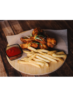 КРЫЛЫШКИ БАФФАЛО С КАРТОФЕЛЕМ ФРИ