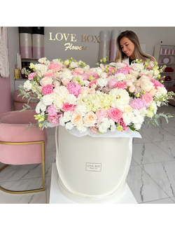 Букет в шляпной коробке VIP Микс №3