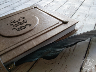 кожаный ежедневник в винтажном стиле с именной гравировкой