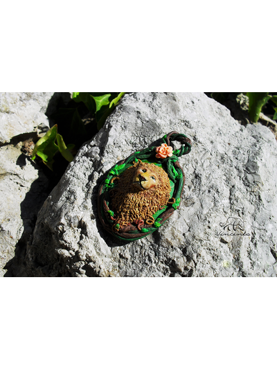 Лев Аслан. Кулон из полимерной глины по мотивам книги "Хроники Нарнии". Миниатюра из полимерной глины