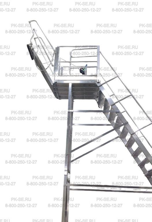Лестница подкатная ЛС-5,0 с откидным переходным трапом.