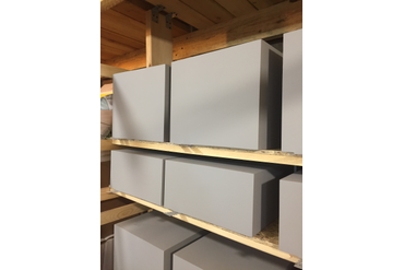 Готовые окрашенные блоки перед упаковкой.