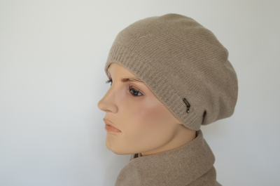 kashemiroviy-beret-zhenskiy-vizio-italiya-9000-v-bezheviy