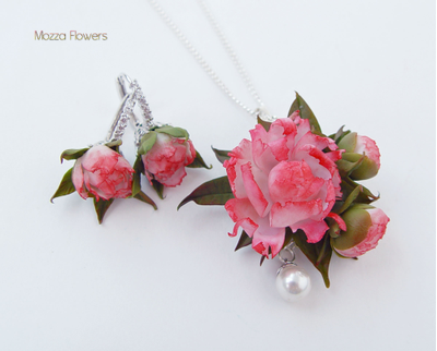 Комплект с пионами и жемчужиной.