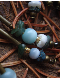 Благотворительность. Серьги с камнями "Сказки на концах хвойных иголочек"