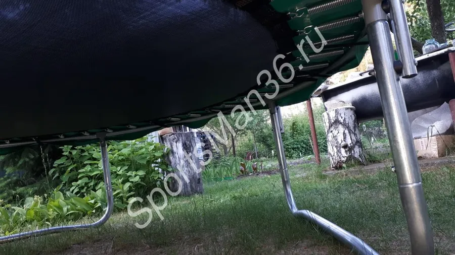 БАТУТ С ЗАЩИТНОЙ СЕТКОЙ «TRAMPOLINE 8» ДИАМЕТР 2,4 М, Защитная сетка высотой 1,7 м  - вид снизу