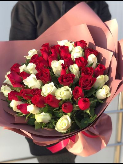 Букет из 51 кенийской розы (цвет на выбор)