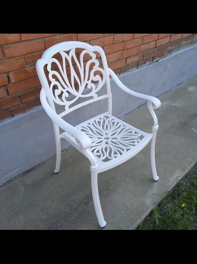 Белая мебель из металла Harold IV с круглым столом