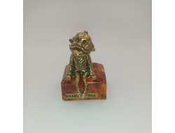 дедушка Карл на подставке