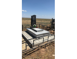 Памятник Гранит Карелия (от 1000х500х60 мм)