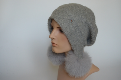 seraya-zhenskaya-shapka-ushanka-s-pomponami-vizio-italiya-6970