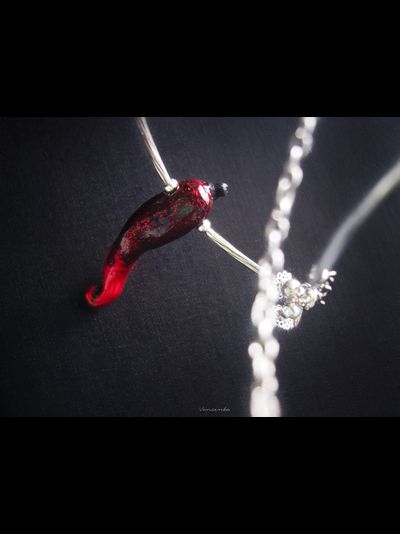 Подвеска с мерцающим перцем "Из сада Наваждений", стиль - готическая романтика