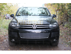 Защита радиатора Volkswagen Touareg II 2010-2014 black центральная PREMIUM