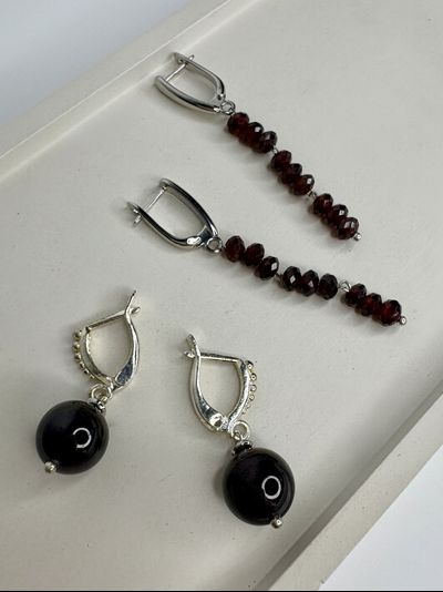 Серьги с натуральным гранатом. Разные виды