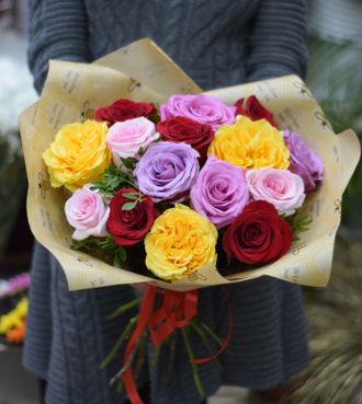 Букет из 15 разноцветных роз Йошкар-Ола