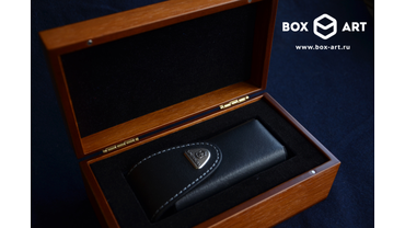 6078 Футляр для ножас гравировкой
Материал: МДФ со шпоном дуба
Размеры: 17 х 7 х 9 см
Материал ложемента: черный бархат