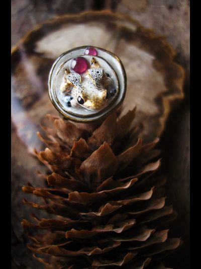 "Дневной светлячок Квакази", волшебное кольцо с лягушкой и натуральными родолитами