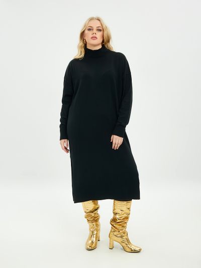 Трикотажное платье с воротником-стойкой