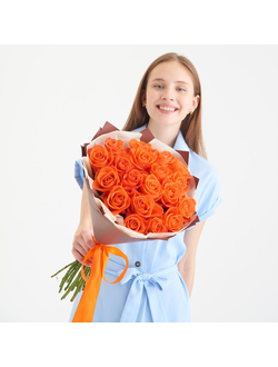 19 оранжевых роз