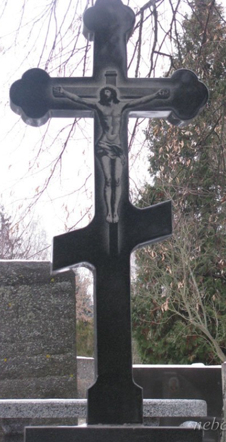 Фото памятника в виде православного креста из гранита в СПб