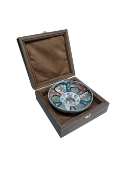 Деревянная шкатулка для тарелки