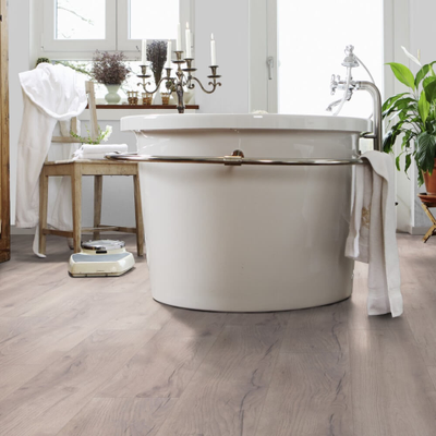 Ламинат Wineo Дуб Греческий Бежевый LA221LV4 в интерьере ванной