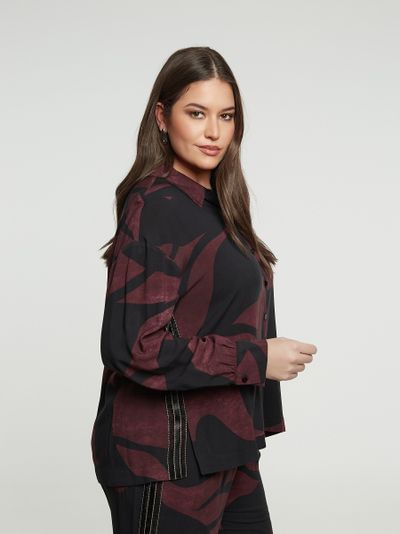 Рубашка с абстрактным принтом