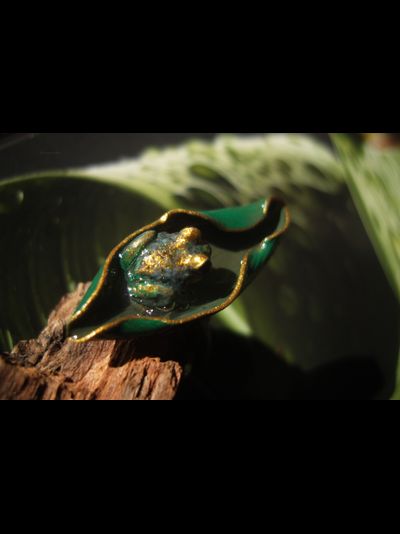 "После дождя", необычное кольцо с тропической лягушкой