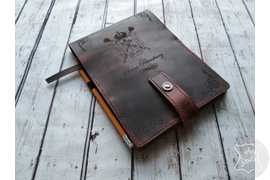 скетчбук из натуральной кожи с гравировкой герба СПб