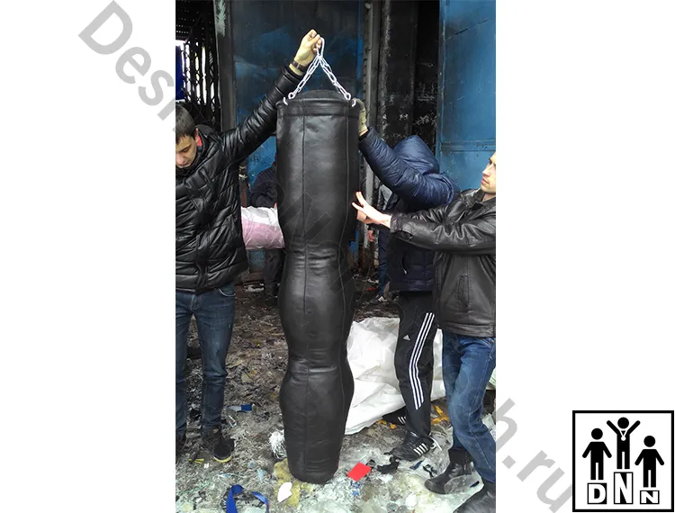 Тpёxceкциoнный боксерский мешок