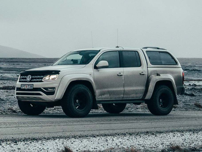 Кунг Carryboy S560 на Volkswagen Amarok Arctic Trucks, белый цвет B4B4