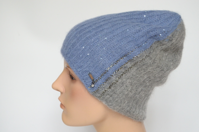 Серая с фиолетовым шапка со стразами и пайетками Vizio Италия 8021 CY