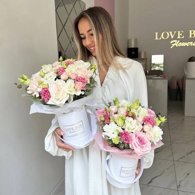 БУКЕТ В ШЛЯПНОЙ КОРОБКЕ МИКС ЦВЕТОВ MINI