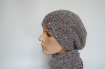 Серый с фуксией берет и шарф Визио