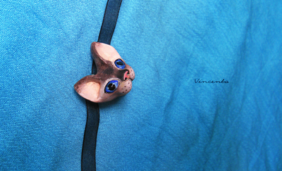 Миниатюрная подвеска "Кошечка с голубыми глазами"