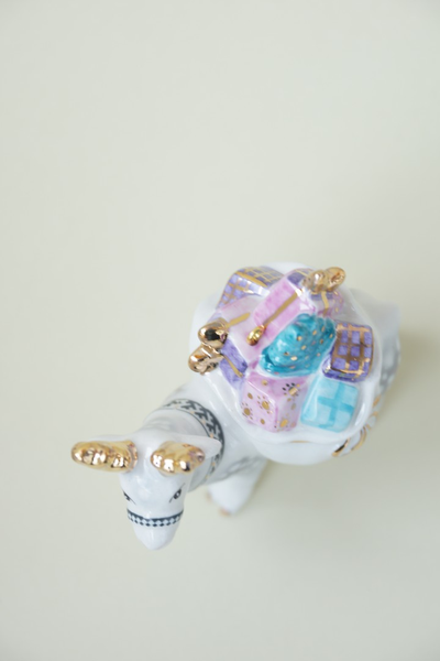 Олень с мешком