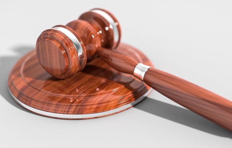 Судья, расматривающий дело между двумя конфликтующими ипотечными сделками, выразил недовольство