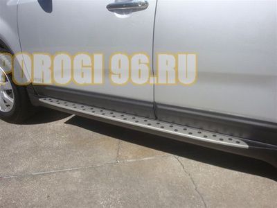 Пороги OEM на Kia Sorento (2009-2012)