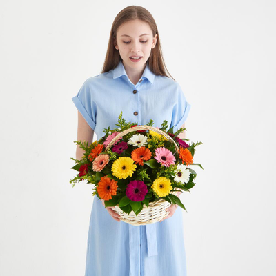 Корзина с герберами