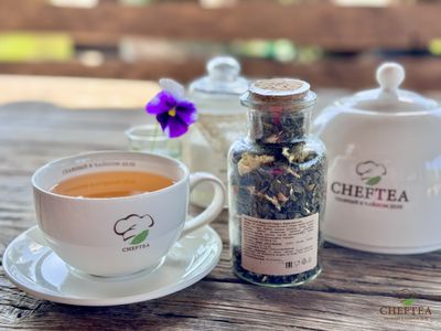 Чай зеленый Поцелуй Гейши (70г) в стеклянной бутылке