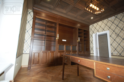 Шкаф книжный в кабинет. Массив Дуба