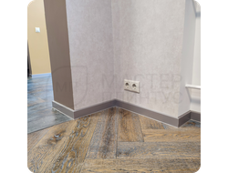 Плинтус ХДФ Dollken Cubu Flex Life 60мм Х 2,5 м 1246 Серебро платина в интерьере 8