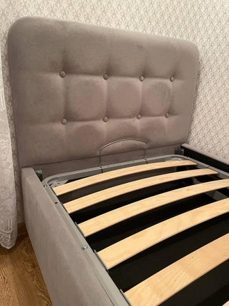 Кровать "Лион" светло-серого цвета