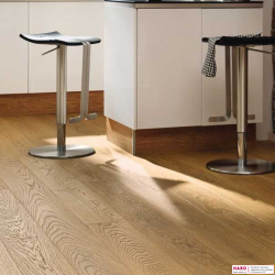 Декор паркетной доски Haro Дуб Дымчатый (Янтарный) Маркант 535465 в интерьере