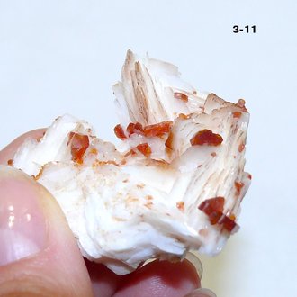 Ванадинит натуральный (щетка) №3-11: 40*38*17мм