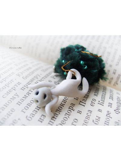 "Волшебный Кодама" - миниатюрная брошь в стиле Миядзаки