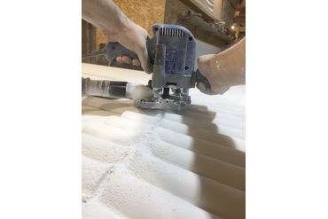 С помощью фрезера и направляющей, как циркулем, были вырезаны окружности нужного размера.