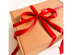 2 штуки - Подарочная коробка GILEV 44x32x15см с красной лентой и наполнителем крафт