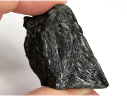 Нуумит (жедрит-антофиллит), необработанный образец, Гренландия (40*24*20 мм, 33 г) №29923