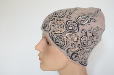 Шапка Vizio 1036 CY со стразами пудровая